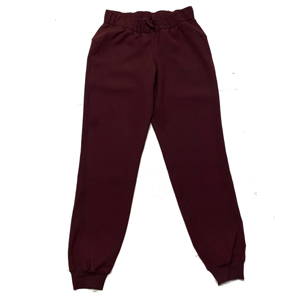4 / Lululemon On The Fly Jogger